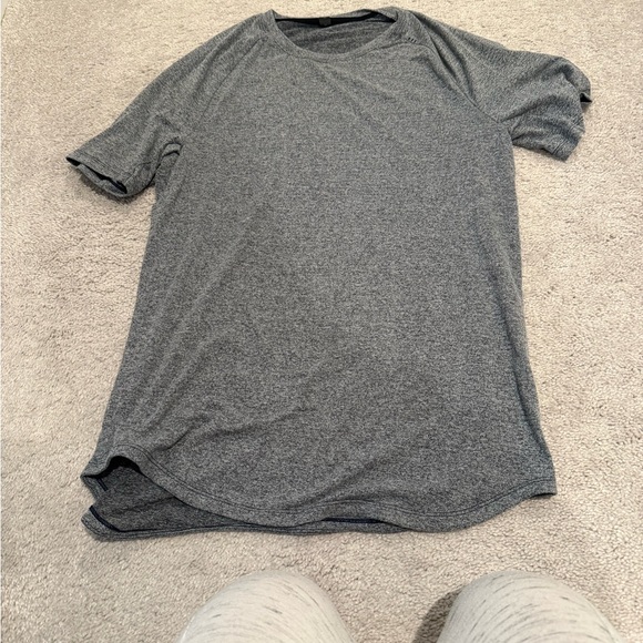 Men's lululemon Gray T-Shirt - Picture 1 of 3